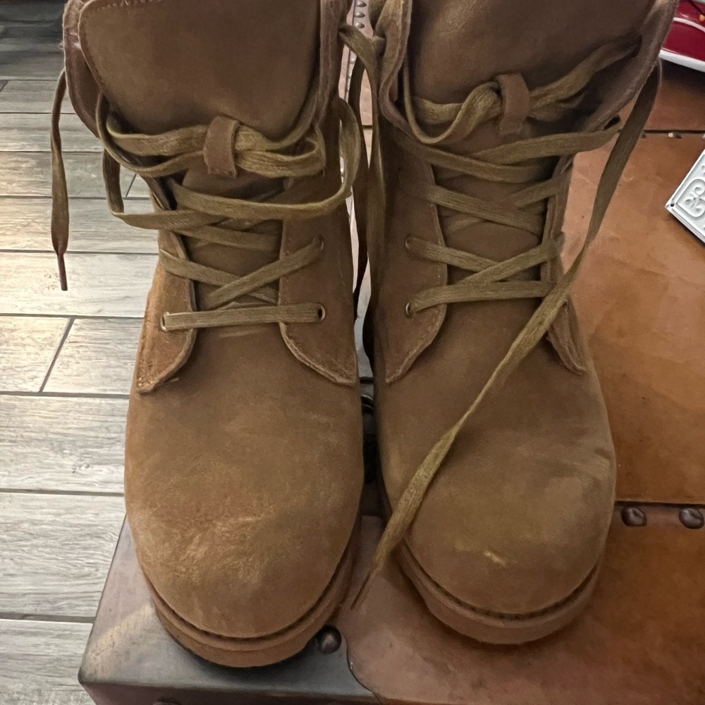 Suede low boot